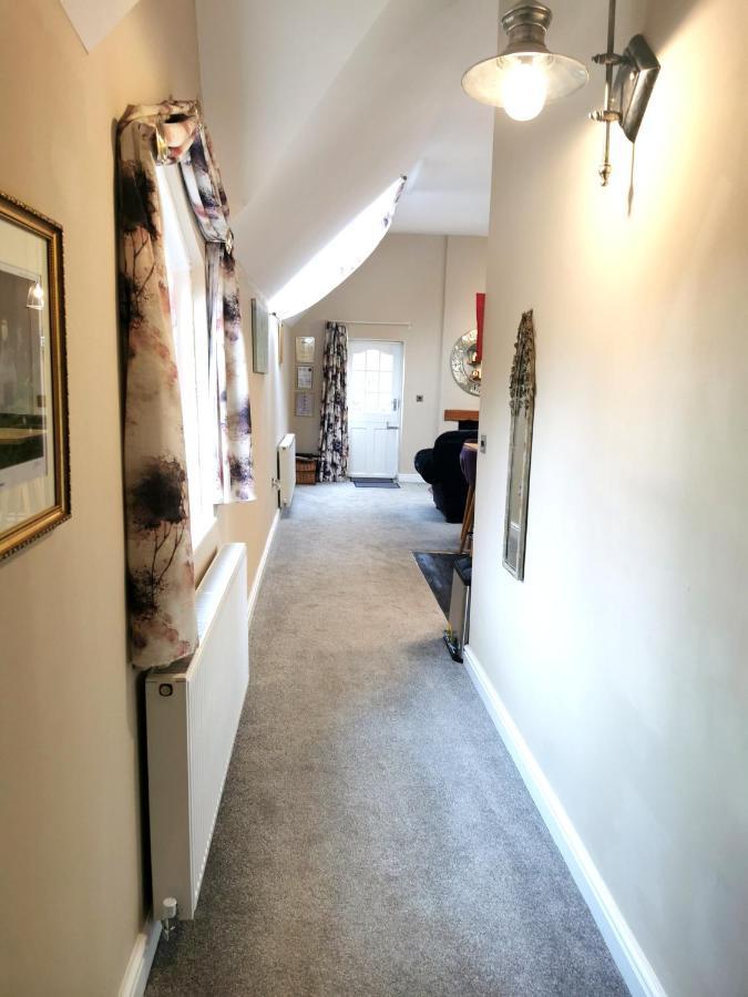 The Coach House Apartment At Cefn Tilla Court, Ъск Екстериор снимка