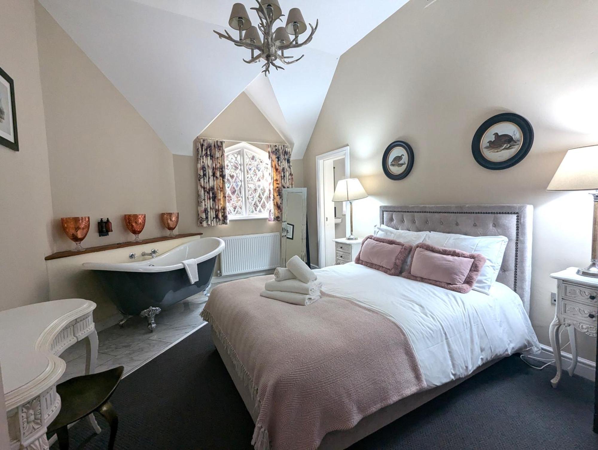 The Coach House Apartment At Cefn Tilla Court, Ъск Екстериор снимка